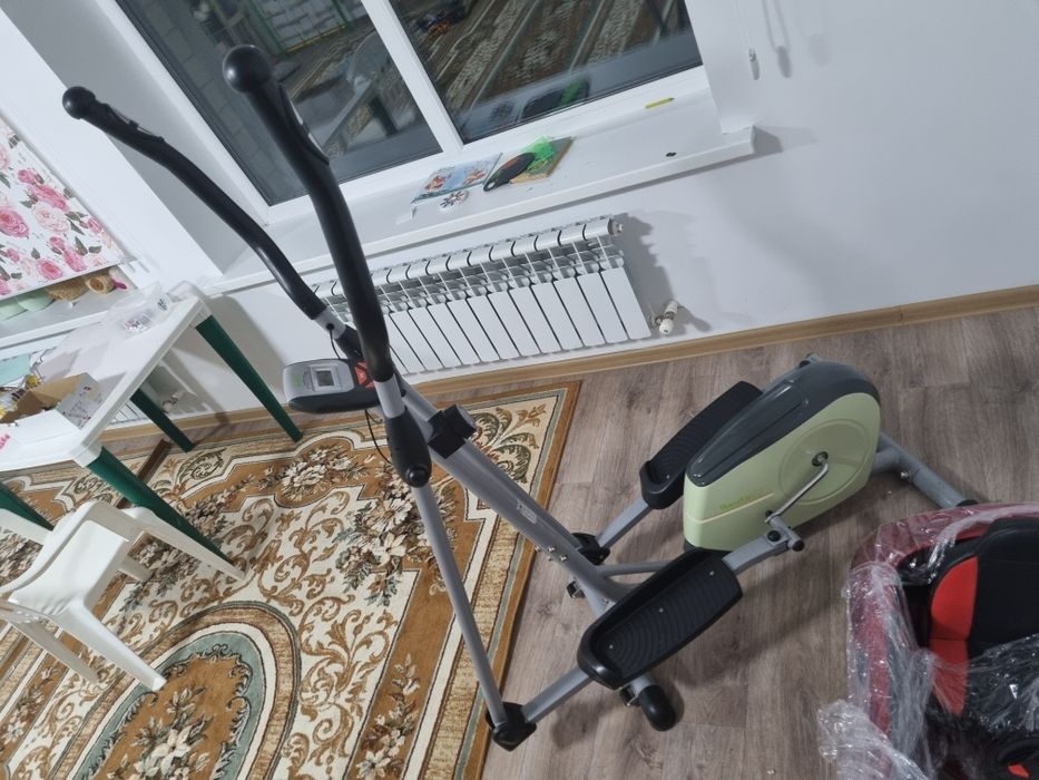 Продам эллиптический тренажер