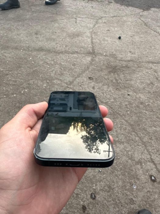 Продам iphone 13 (128gb)