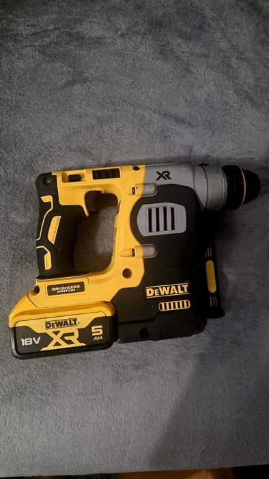 Vând rotopercutor Dewalt 273 ca NOU!