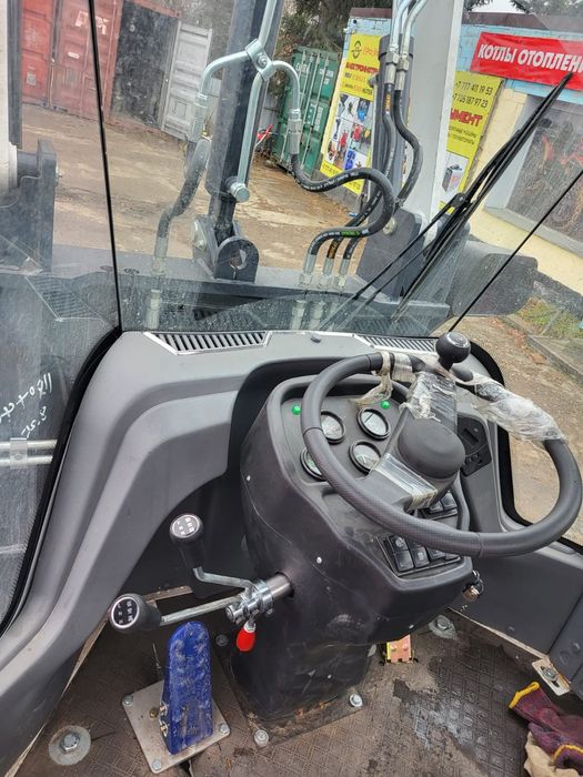 Погрузчик фронтальный