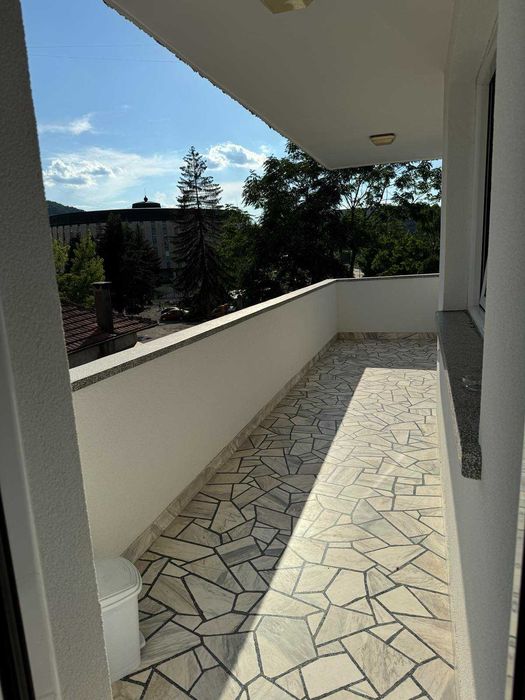 Дава се под наем Тристаен апартамент в Габрово, Беленци - 120 кв.м за 510 € - Снимка #1