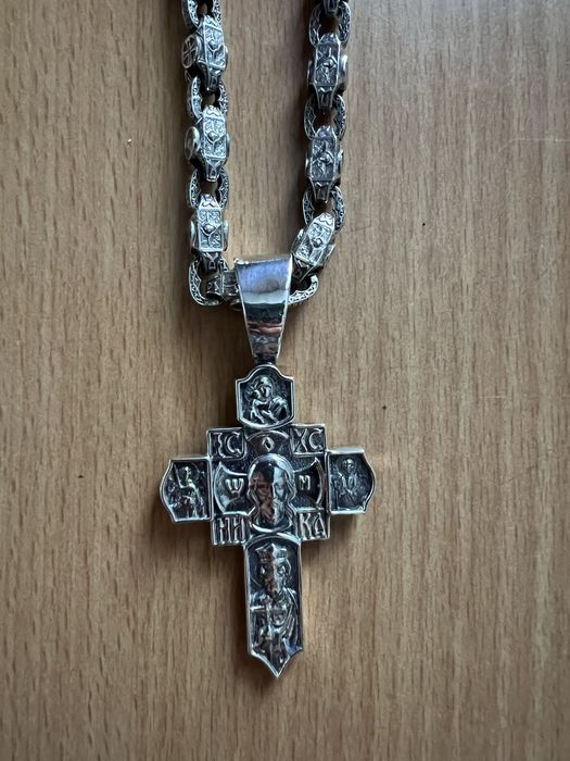 Серебряная цепь с крестом