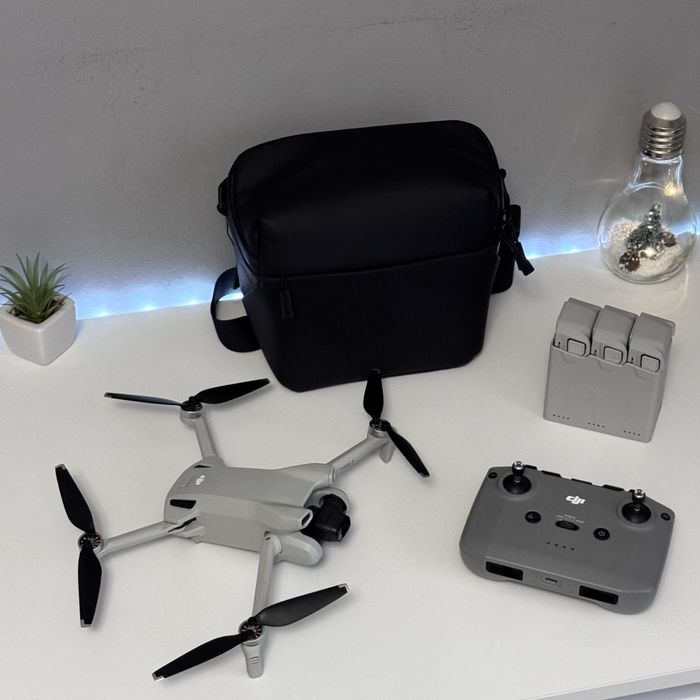 Drona DJI Mini 3 Fly More Combo + Telecomanda DJI + 3 baterii