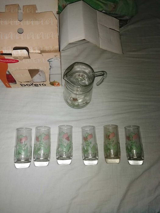 Продавам непипан турски сервиз от 7 части = 6 чаши + 1 кана за напитки