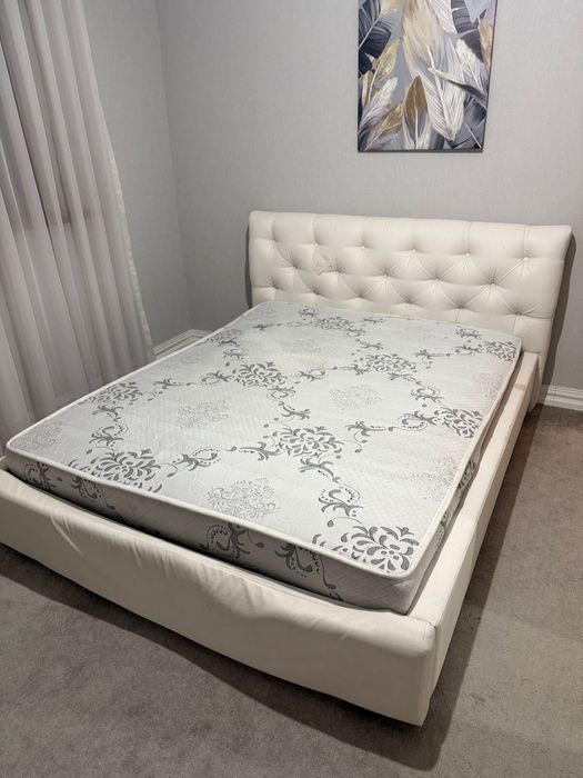 Кровать для спальни