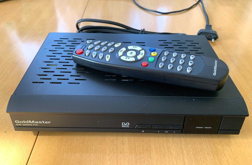 Сателитен цифров приемник