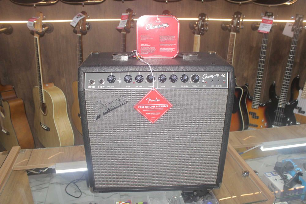 Комбоусилитель для гитары Fender Champion 40