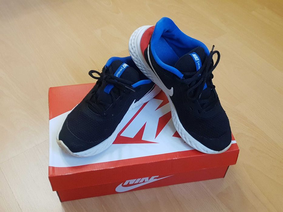 Adidasi originali Nike Revolution 5 marime 38