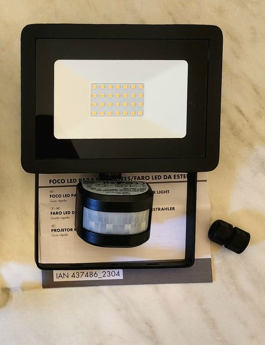 Proiector LED cu senzor de miscare 24W - NOU