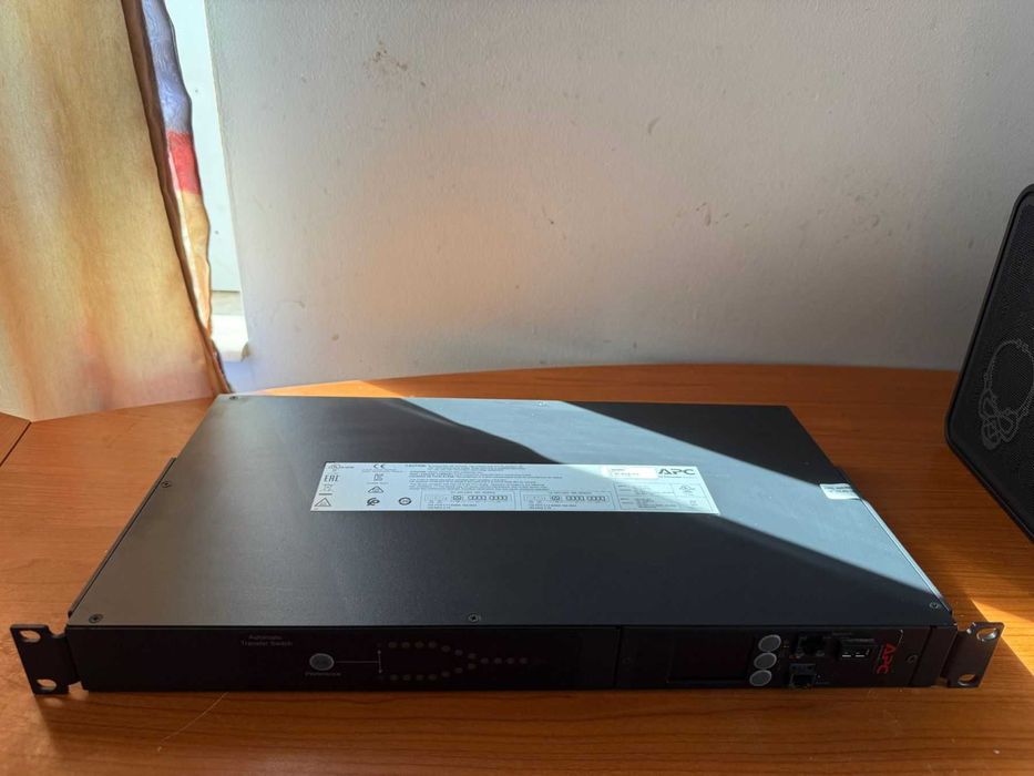 APC AP4423 автоматичен превключвател на захранване (ATS)