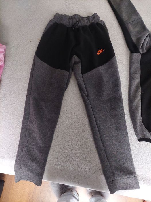 Анцунг на найк размер 176 отговаря на 9,10години