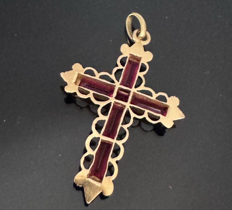 Cruce din aur si rubine