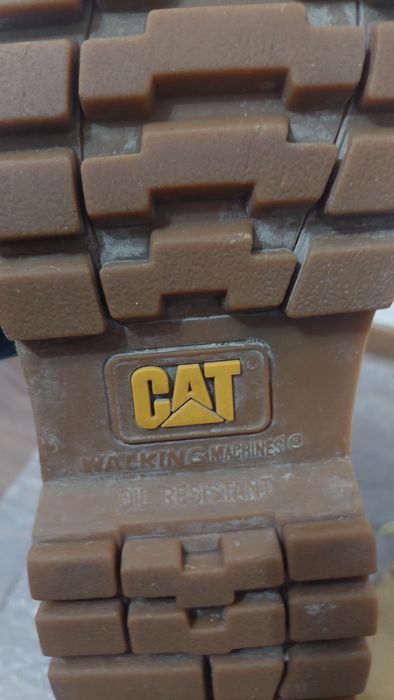 Продаются берцы (полусопожки) от брэнда CAT. Размер 40, в хорошем сост