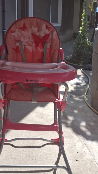 Продавам детски стол