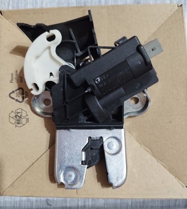 Ключалка за задният капак на Фолксваген Пасат.