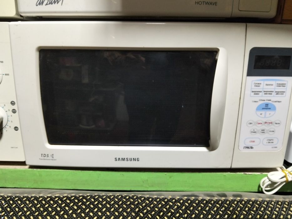 Микроволновую печь samsung
