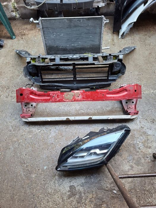 Far led trager  armatura bara radiator jaguar e pace