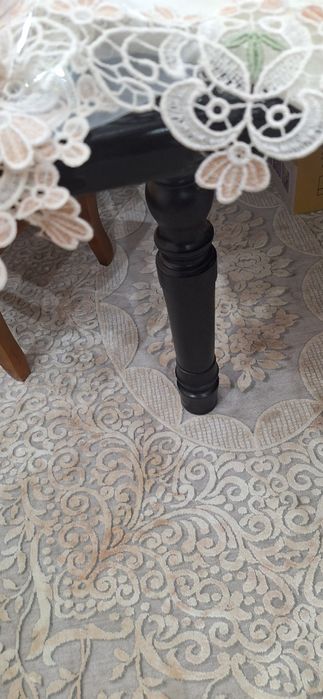 Срочно продаётся стол и стулья