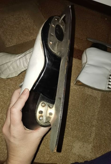 Дамски кънки за лед