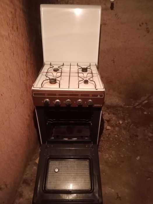 Продам газовую плиту