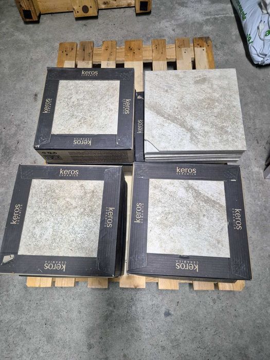 Продавам 12.4 кв. гранитогрес Keros Redstone Crema 33x33