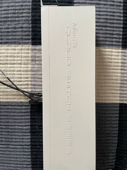 продам коммутатор Mikrotik CSS326-24G-2S+RM