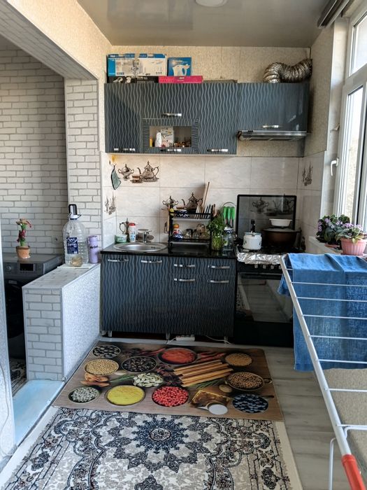 Олмазор райони Кора камиш 1/4 да 2 хонали квартира сотилади