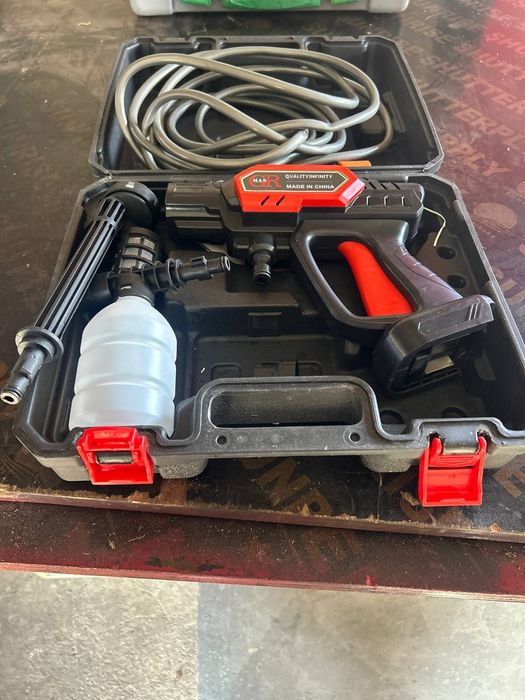 Машина на батерии за миене на коли под налягане нова
