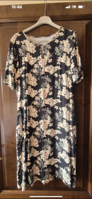 Vând Rochii si fusta