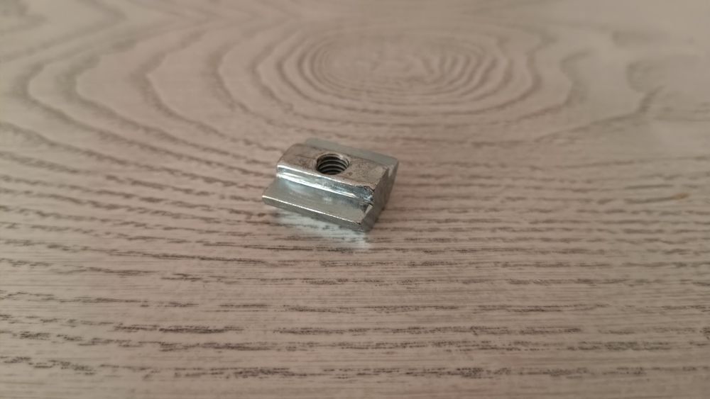 Сухарь пазовый паз 8 М6 серия 40