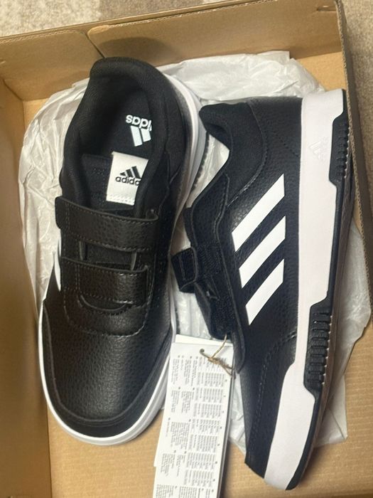 Adidasi noi marimea 34