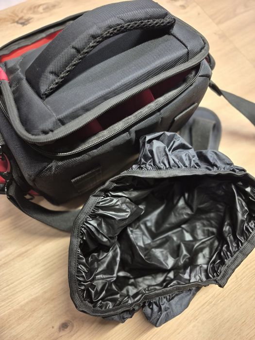 ПРОДАВАМ Пълен кит: Canon EOS R10 + RF 18-150mm + 2 Оригинални батерии + Чанта