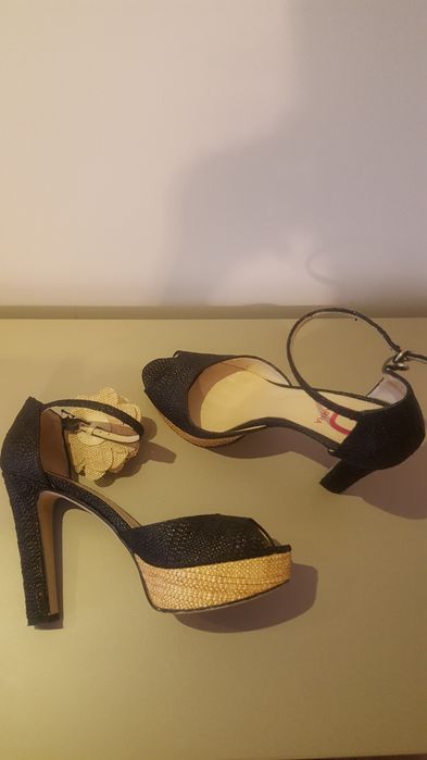 Sandale platforma nr. 37 (model Guess)