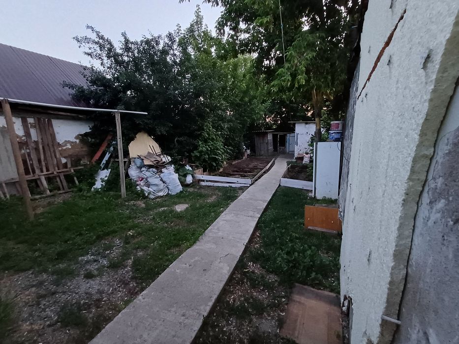 Жер үй сатылады.