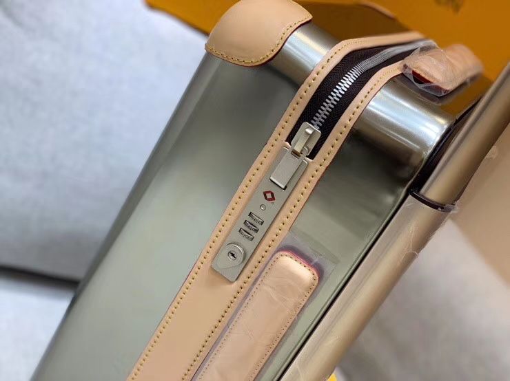 Чемодан Louis Vuitton Horizon 55 Monogram Titanium