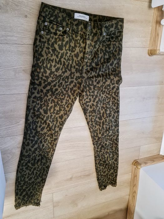 Дънки и официален топ