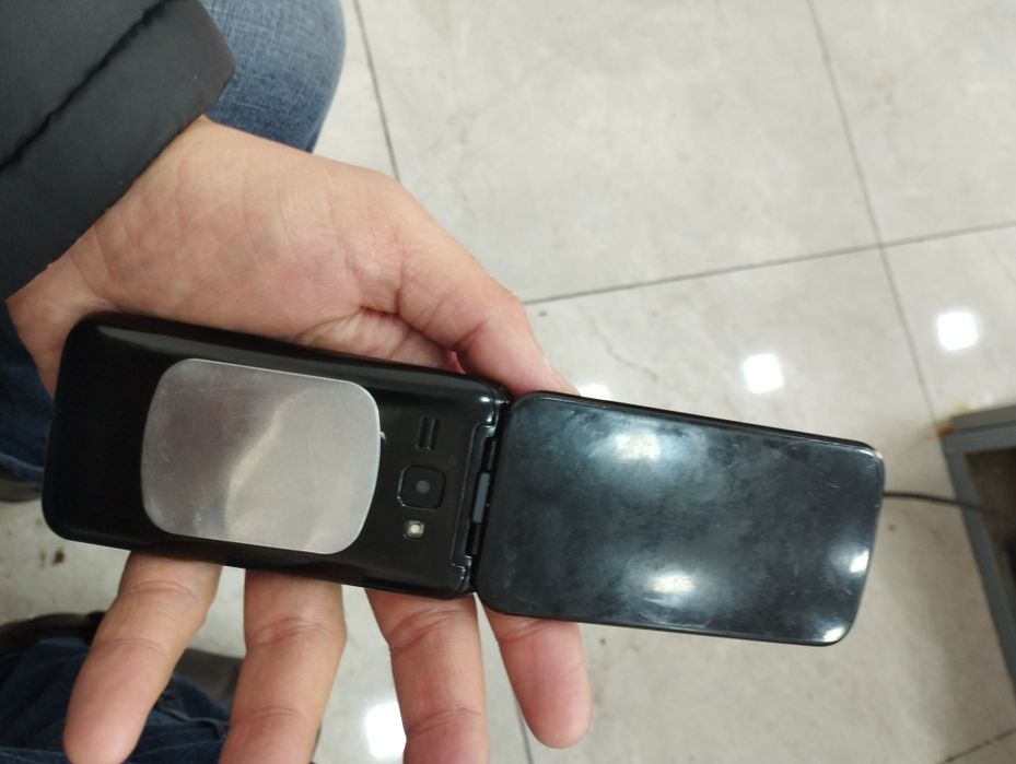 Ketel кнопочный телефон