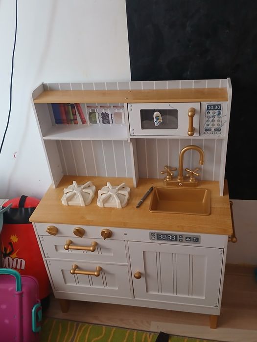 Bucatarie din lemn pentru copii