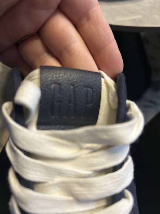 Чисто нови кецове GAP