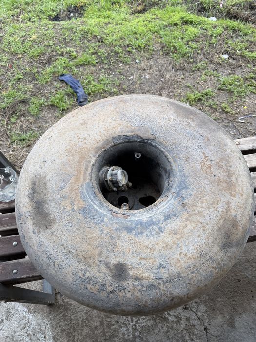 Продам 2 газовых балона. По 20к