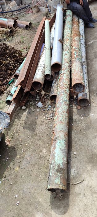 Темир труба навесдан чиққан яхши холатда