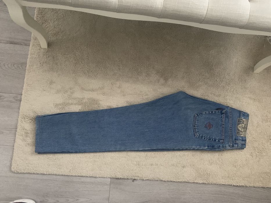 Blugi Joop, talie înaltă.