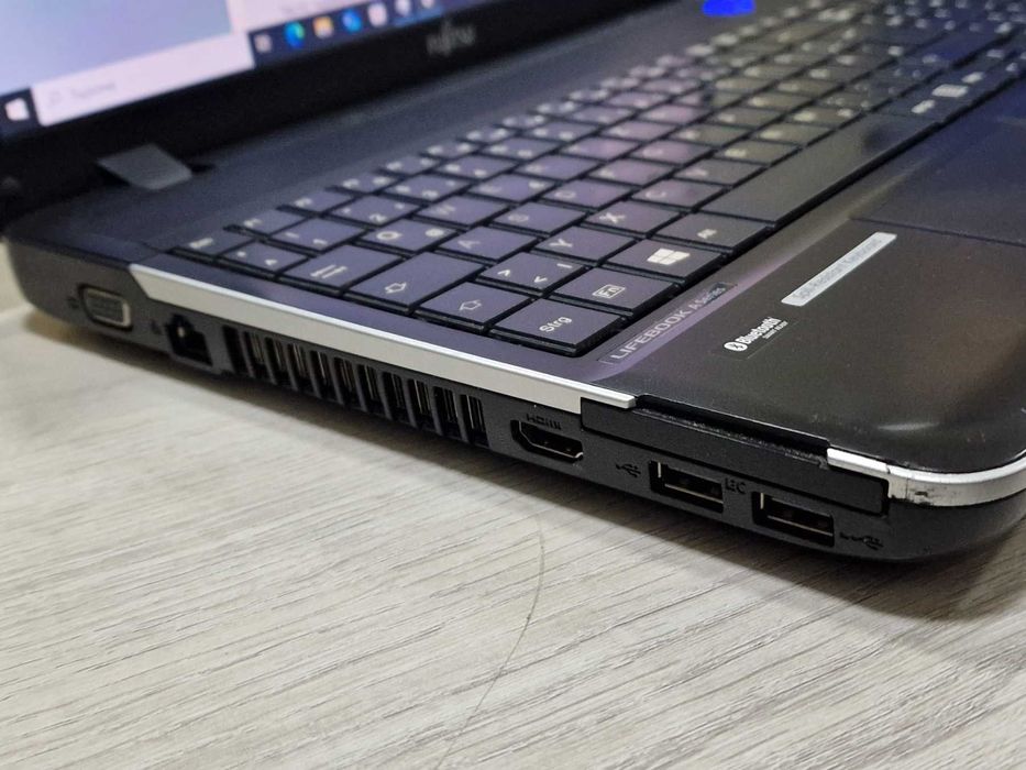Лаптоп Fujitsu Lifebook A512 / 8GB RAM / 512HDD / i3-3110M