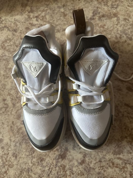 Продам кроссовку