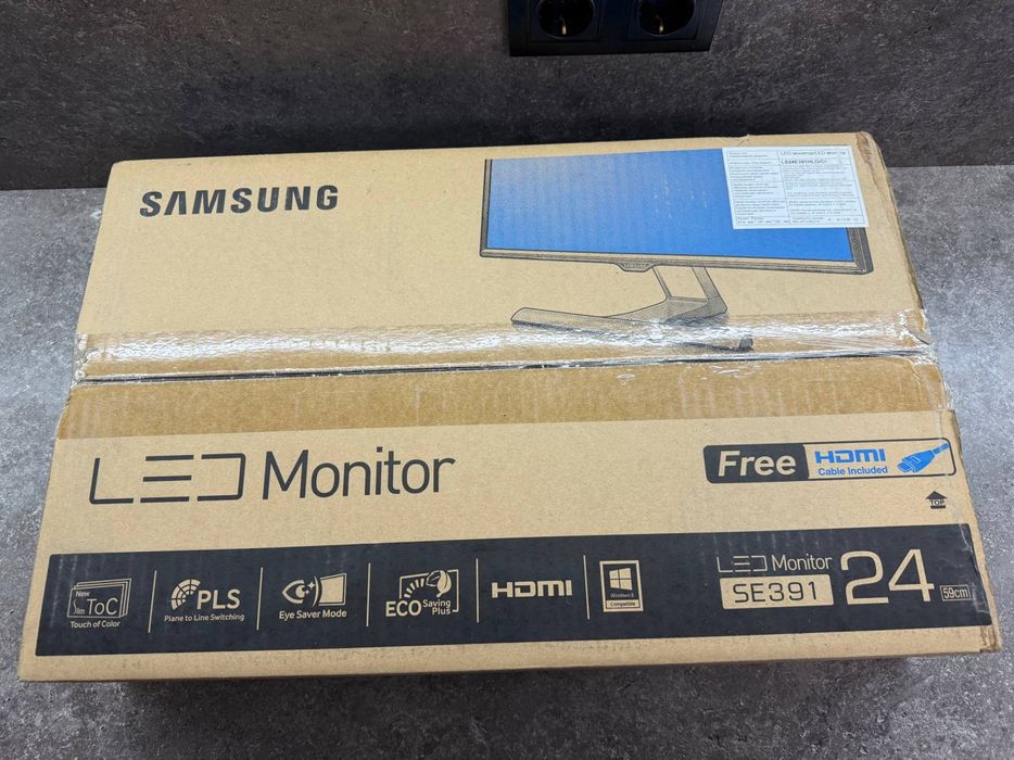 Монитор Samsung LS24E391HLO/CI в идеальном состоянии
