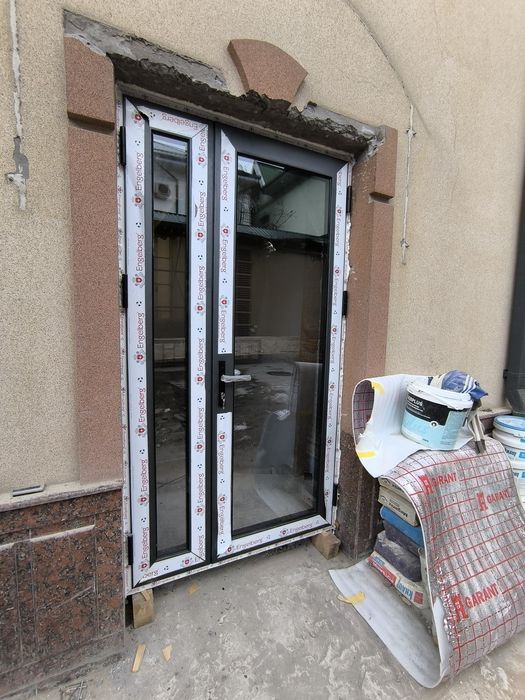 Ustanofka rom- eshik