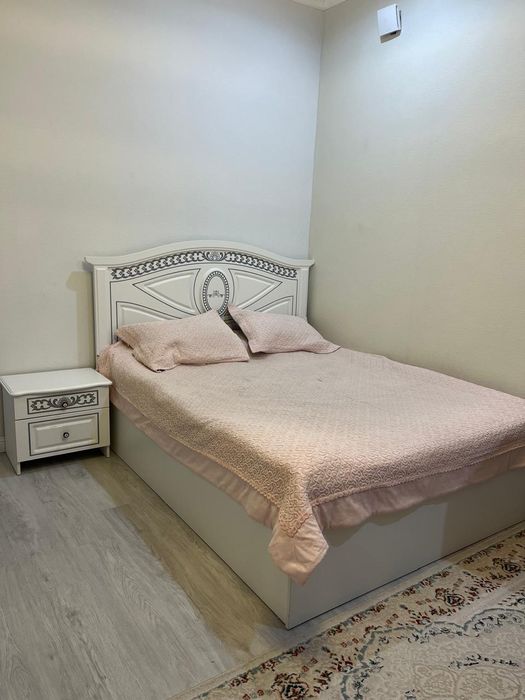 Продаю спальный гарнитур