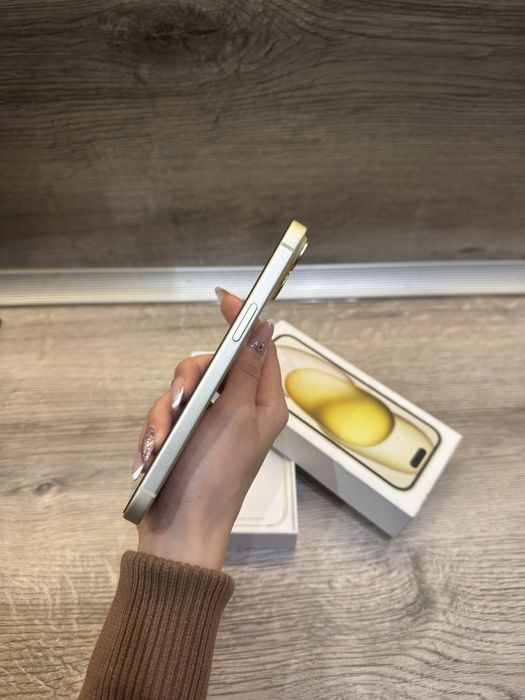 Продавам IPhone 15