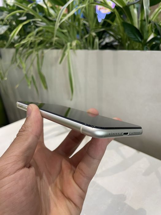 Iphone 11          .