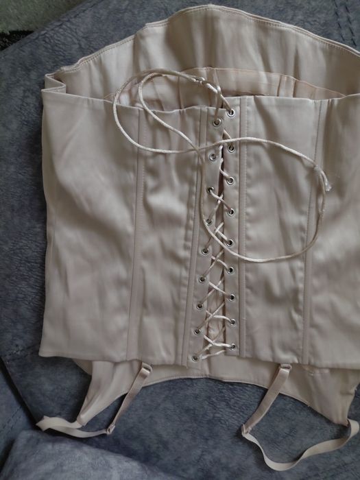 De vanzare corset pe balene